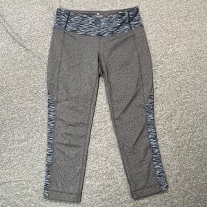 Athleta Charcoal Splits Revelation Capri Legging Contrasting Panels Size Small